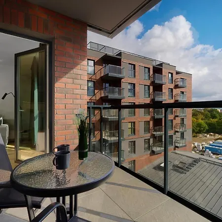Apartment Moonlight With Parking, 2 Km To Old Town By Renters *