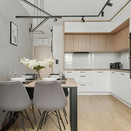 Moonlight With Parking, 2 Km To Old Town By Renters Apartment *