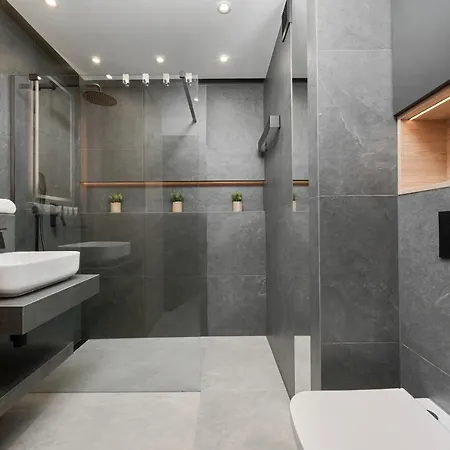 Moonlight With Parking, 2 Km To Old Town By Renters *