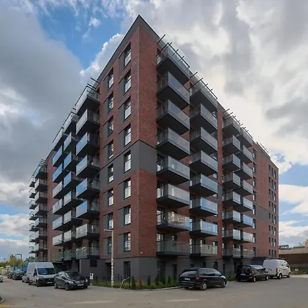 Moonlight With Parking, 2 Km To Old Town By Renters Apartment