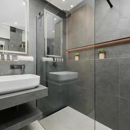 Moonlight With Parking, 2 Km To Old Town By Renters Apartment *